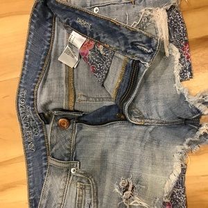 AE shortie with patterned pockets